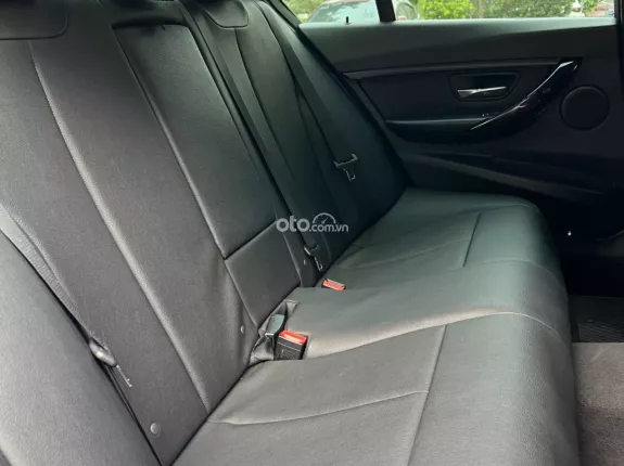 BMW 320i 2015 - BMW 320i 2015 Model 2016