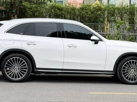 Mercedes-Benz GLC 300 4Matic 2023 - Nội thất nâu da bò cực sang