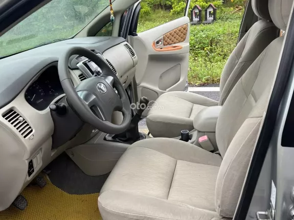 Toyota Innova 2.0E 2015 - , xe tư nhân, hồ sơ cầm tay. Xe đẹp không lỗi, máy số keo chỉ zin. Nội ngoại thất đẹp