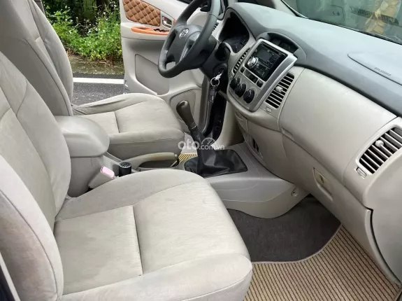 Toyota Innova 2.0E 2015 - , xe tư nhân, hồ sơ cầm tay. Xe đẹp không lỗi, máy số keo chỉ zin. Nội ngoại thất đẹp