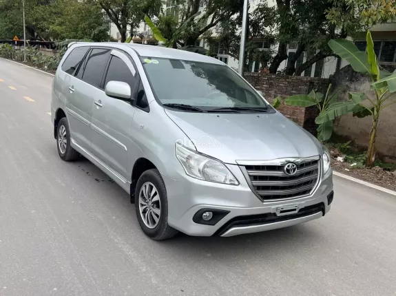 Toyota Innova 2.0E 2015 - , xe tư nhân, hồ sơ cầm tay. Xe đẹp không lỗi, máy số keo chỉ zin. Nội ngoại thất đẹp