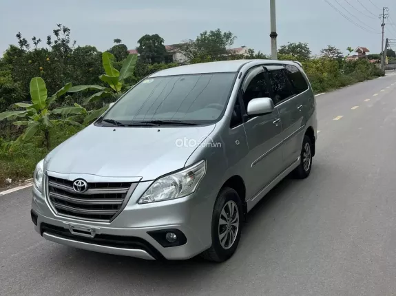 Toyota Innova 2.0E 2015 - , xe tư nhân, hồ sơ cầm tay. Xe đẹp không lỗi, máy số keo chỉ zin. Nội ngoại thất đẹp