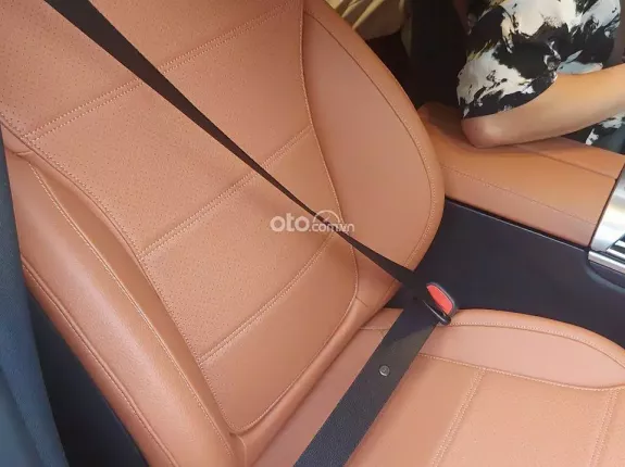 Mercedes-Benz C200 2.0 AT 2022 - Xe đẹp, chủ đi 8000km siêu lướt