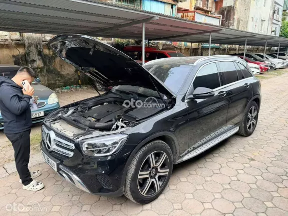 Mercedes-Benz GLC 200 4Matic 2021 - Xe đẹp màu đen, nội thất đen, đi 7000 km