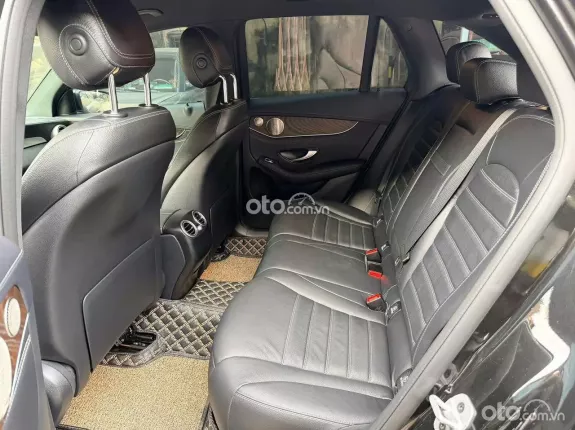 Mercedes-Benz GLC 200 4Matic 2021 - Xe đẹp màu đen, nội thất đen, đi 7000 km