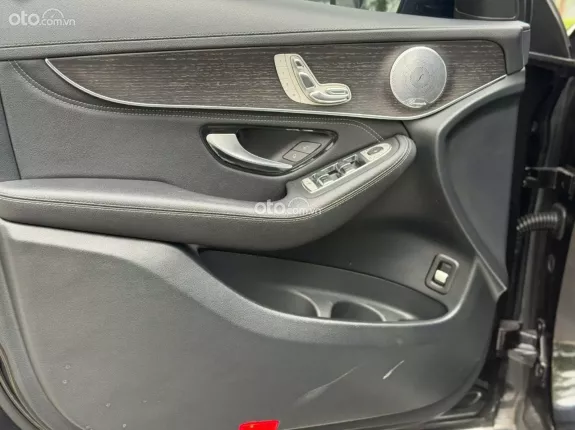 Mercedes-Benz GLC 300 4Matic 2021 - Options miên man, phom mới cực đẹp