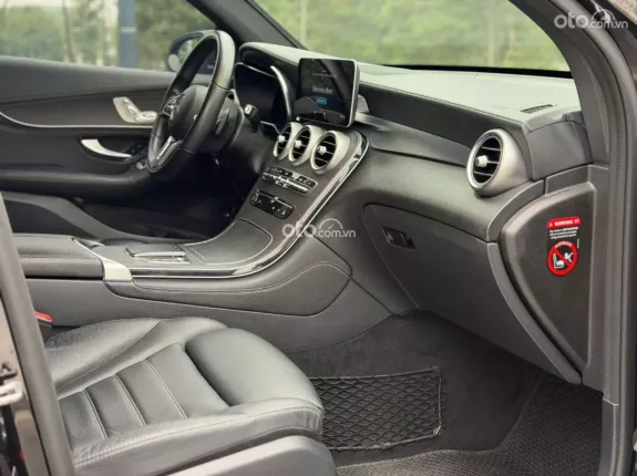 Mercedes-Benz GLC 300 4Matic 2021 - Options miên man, phom mới cực đẹp