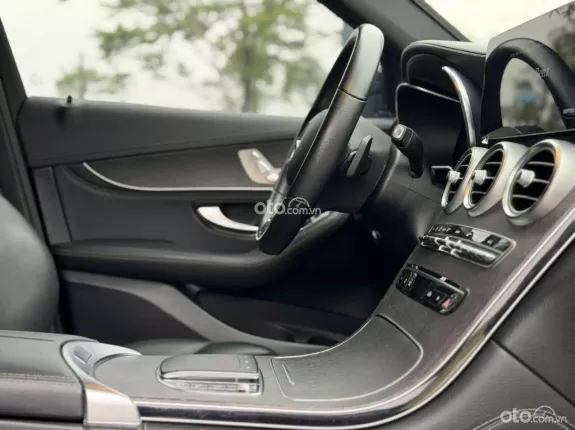 Mercedes-Benz GLC 300 4Matic 2021 - Options miên man, phom mới cực đẹp