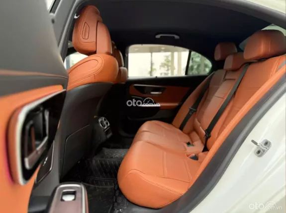 Mercedes-Benz C200 Avantgarde Plus 2023 - Bảo hành chính hãng, siêu lướt 2000 km