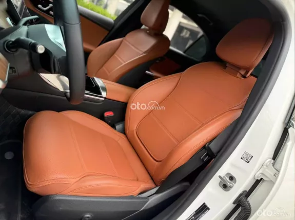 Mercedes-Benz C200 Avantgarde Plus 2023 - Bảo hành chính hãng, siêu lướt 2000 km