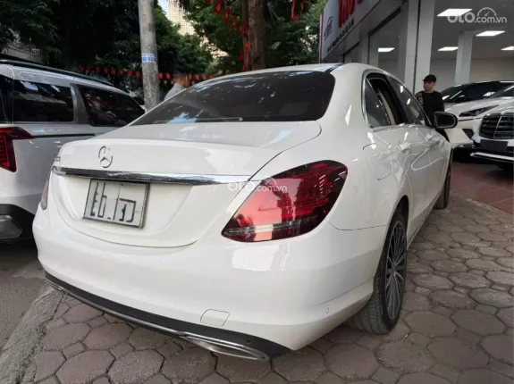 Mercedes-Benz C200 Exclusive 2019 - Trắng/kem cực yêu