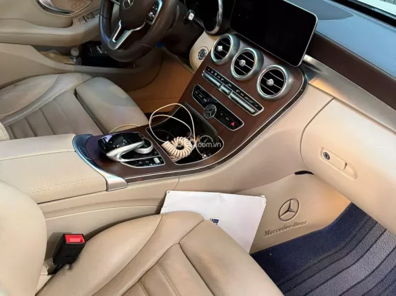 Mercedes-Benz C200 Exclusive 2019 - Trắng/kem cực yêu