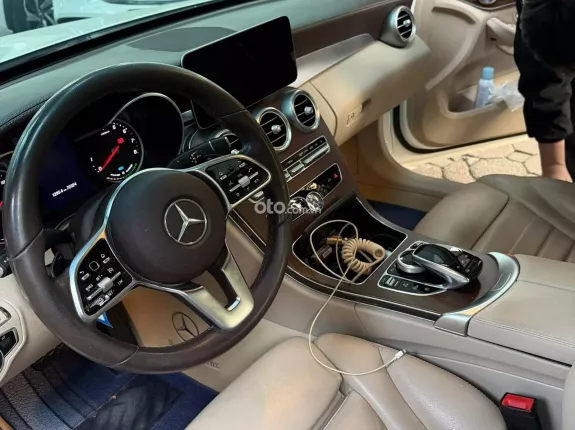 Mercedes-Benz C200 Exclusive 2019 - Trắng/kem cực yêu
