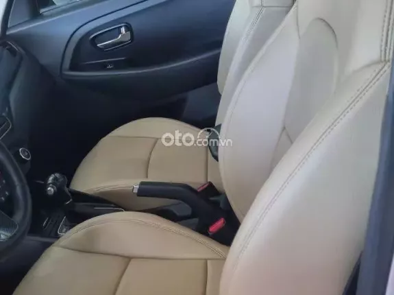 Kia Rondo 2.0 GAT 2015 - Số tự động máy xăng chạy tám vạn