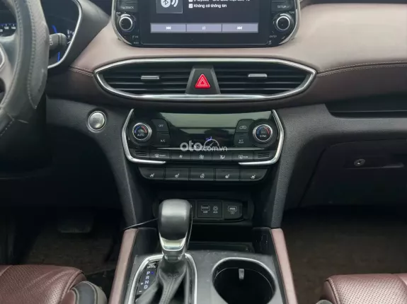 Hyundai Santa Fe 2.2 Dầu Cao cấp 2020 - SUV 7 chỗ mạnh mẽ, tiết kiệm nhiên liệu