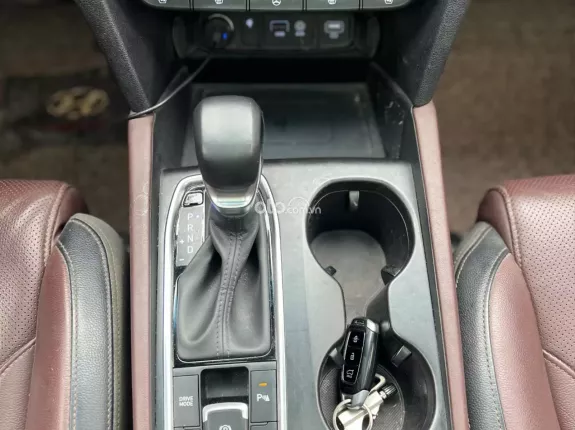 Hyundai Santa Fe 2.2 Dầu Cao cấp 2020 - SUV 7 chỗ mạnh mẽ, tiết kiệm nhiên liệu