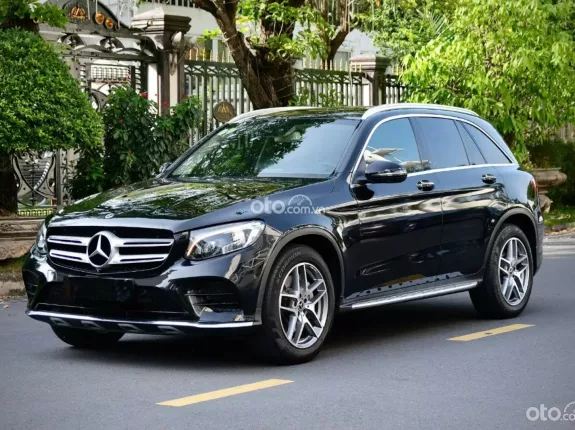 Mercedes-Benz GLC 300 4Matic 2017 - Màu đen, nội thất kem - Một chủ từ đầu