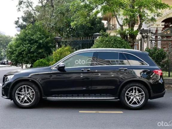 Mercedes-Benz GLC 300 4Matic 2017 - Màu đen, nội thất kem - Một chủ từ đầu
