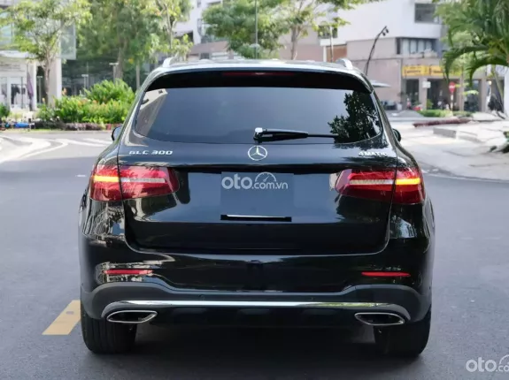 Mercedes-Benz GLC 300 4Matic 2017 - Màu đen, nội thất kem - Một chủ từ đầu