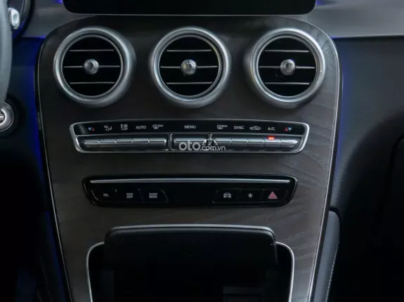 Mercedes-Benz GLC 200 4Matic 2021 - XE HOT CÓ SẴN GIAO NGAY!!