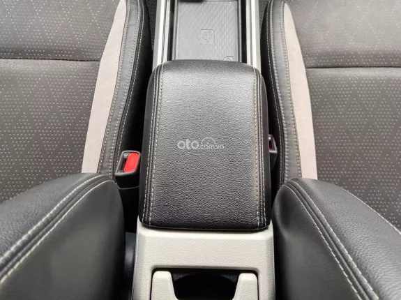 Toyota Veloz Cross 1.5 CVT 2022 - Một chủ từ đầu ko dịch vụ