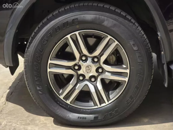 Toyota Fortuner 2.7 V 4X2 AT 2019 - Bền bỉ giữ giá