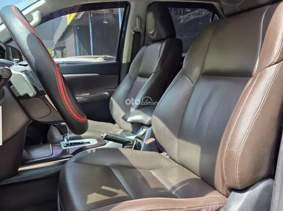 Toyota Fortuner 2.7 V 4X2 AT 2019 - Bền bỉ giữ giá