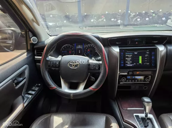 Toyota Fortuner 2.7 V 4X2 AT 2019 - Bền bỉ giữ giá