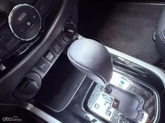 Nissan Navara 4WD Cao Cấp 2021 - Fom mới 2022