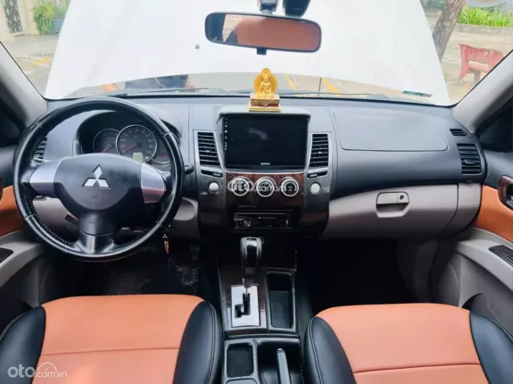 Mitsubishi Pajero Sport D 4x2 AT 2014 - Máy dầu số tự động