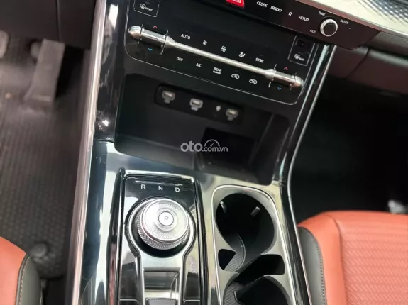 Kia Carnival 3.5G Signature 2022 - Cần bán Kia Carnival 3.5G Signature sx 2022 -Xe đẹp xuất sắc