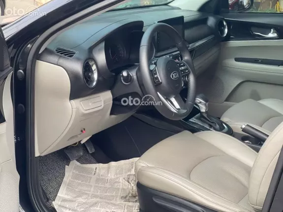 Kia Cerato 1.6 AT Deluxe 2020 - Biển Hà Nội phố