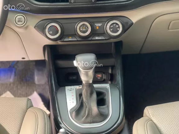 Kia Cerato 1.6 AT Deluxe 2020 - Biển Hà Nội phố