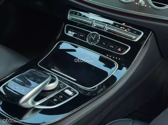 Mercedes-Benz E300 AMG 2020 - Mercedes E300 AMG 2020 lướt nhẹ cực đẹp