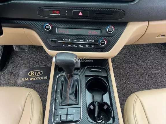 Kia Sedona 2.2 DATH 2018 - Ông vua MPV
