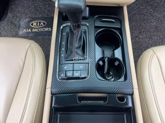 Kia Sedona 2.2 DATH 2018 - Ông vua MPV