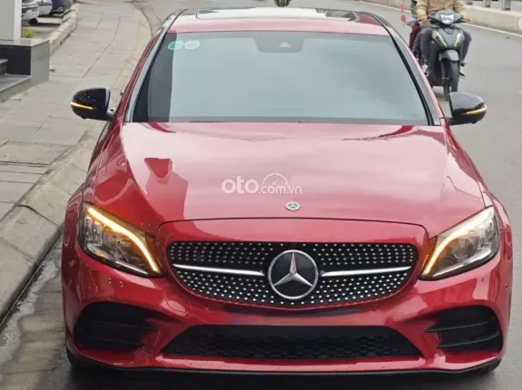 Mercedes-Benz C300 AMG 2019 - Km tiểu học