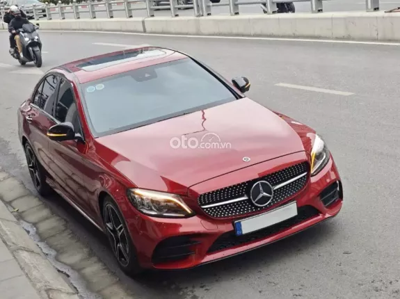 Mercedes-Benz C300 AMG 2019 - Km tiểu học