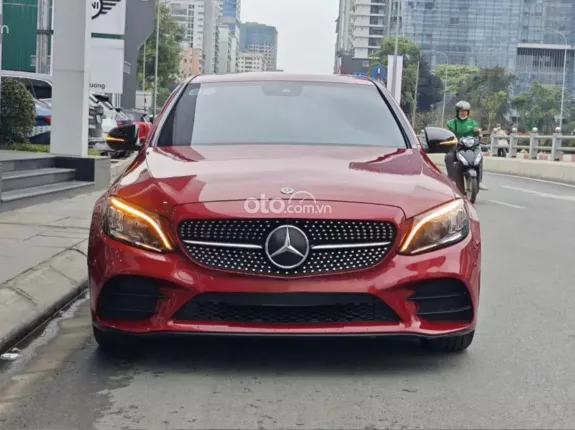 Mercedes-Benz C300 AMG 2019 - Km tiểu học