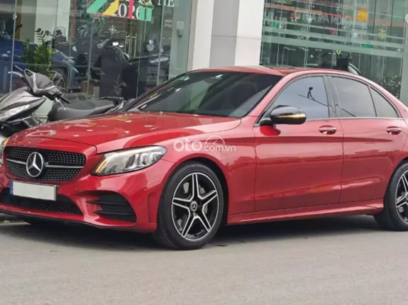 Mercedes-Benz C300 AMG 2019 - Km tiểu học