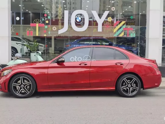 Mercedes-Benz C300 AMG 2019 - Km tiểu học