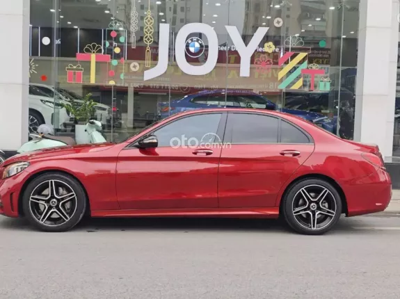 Mercedes-Benz C300 AMG 2019 - Km tiểu học