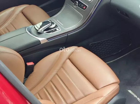 Mercedes-Benz C300 AMG 2019 - Km tiểu học
