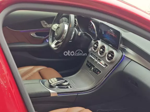 Mercedes-Benz C300 AMG 2019 - Km tiểu học
