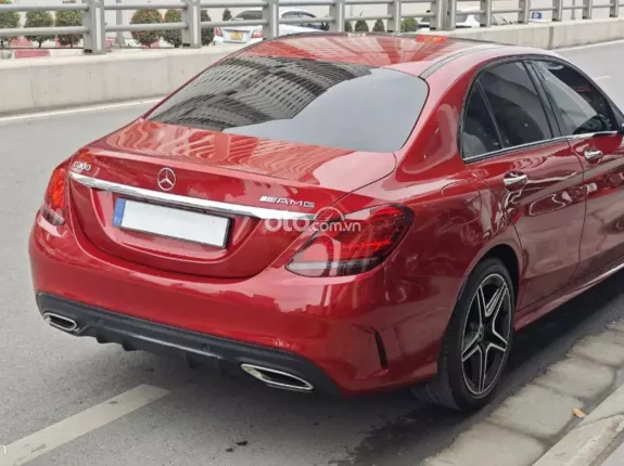 Mercedes-Benz C300 AMG 2019 - Km tiểu học
