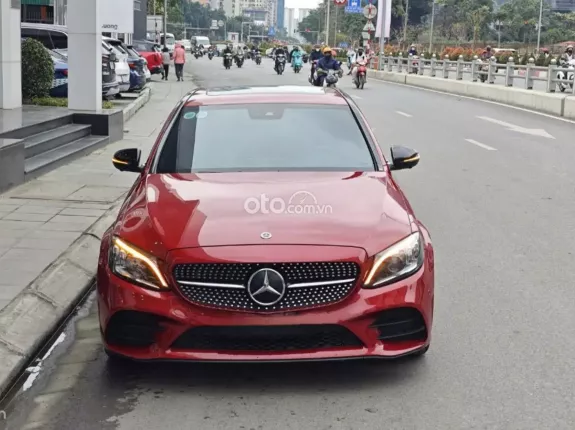 Mercedes-Benz C300 AMG 2019 - Km tiểu học