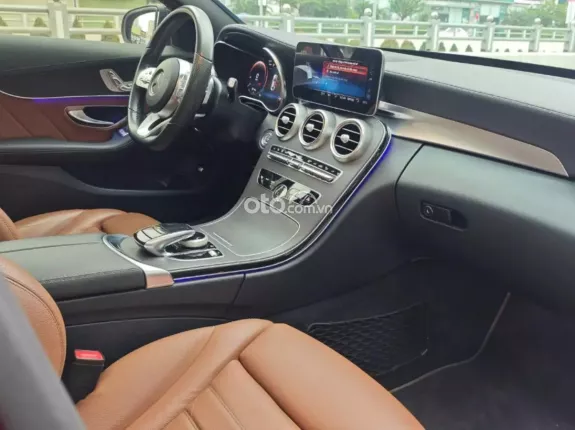 Mercedes-Benz C300 AMG 2019 - Km tiểu học