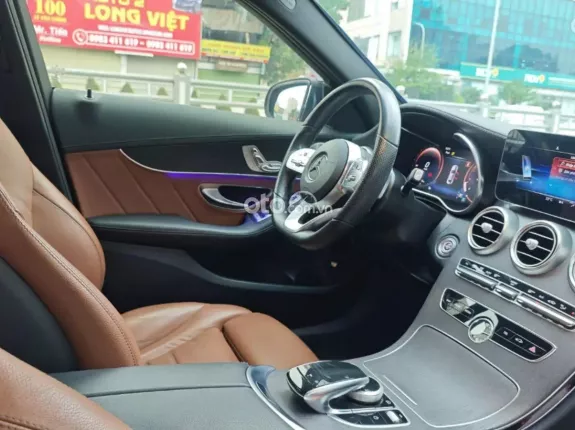 Mercedes-Benz C300 AMG 2019 - Km tiểu học
