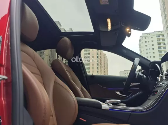 Mercedes-Benz C300 AMG 2019 - Km tiểu học