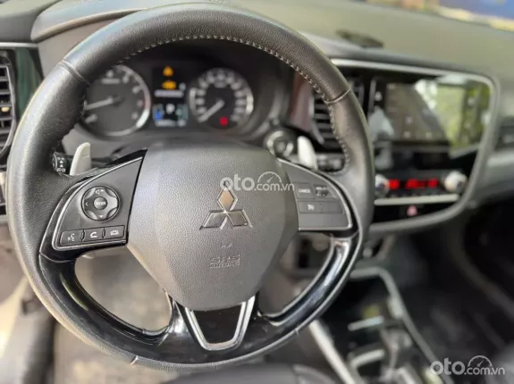 Mitsubishi Outlander 2.0 CVT 2021 - Xe 7 chỗ rộng rãi, siêu lướt